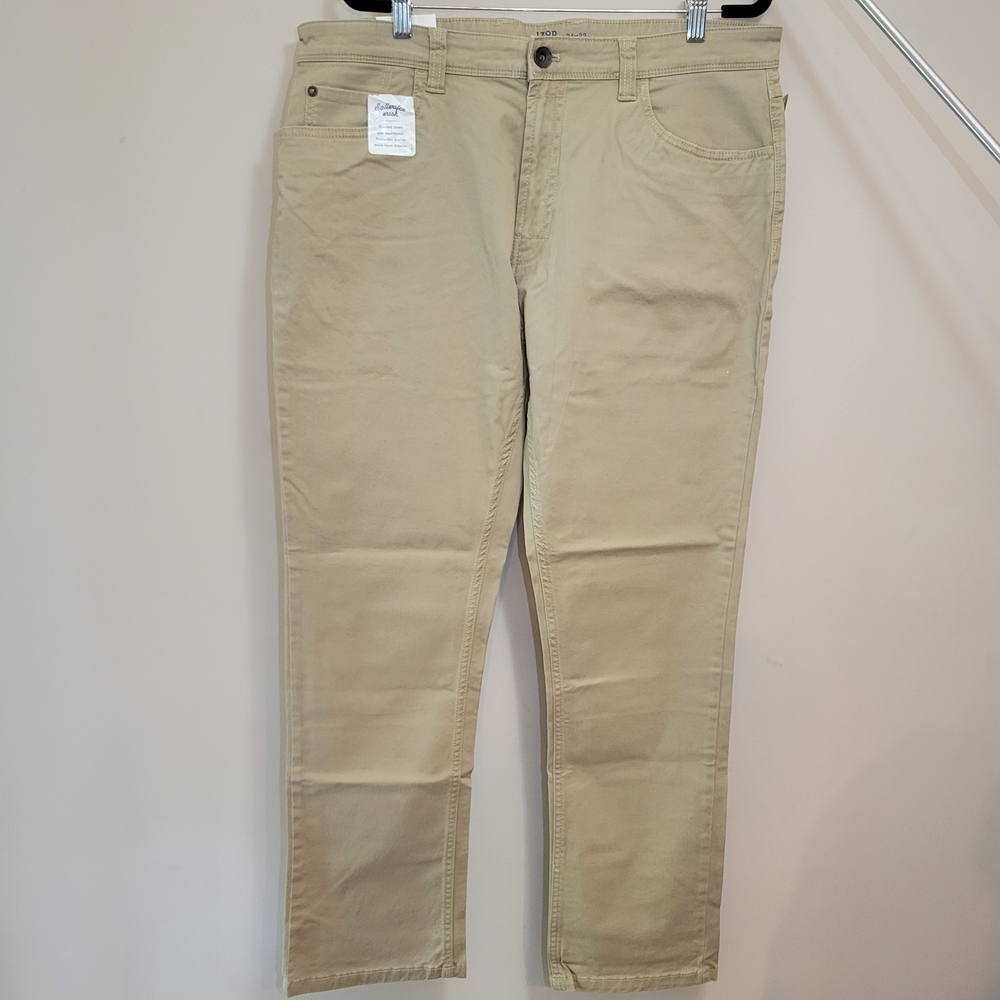 Izod Men's Saltwater Wash Straight Fit Stretch Chino - Picture 2 of 9